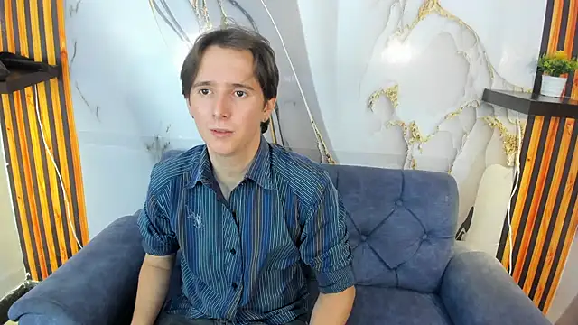 Snapshot of Aaron_LatinMen chatting on 10-24-25, 06:37 Aaron LatinMen online show from 10-24-25, 06:37