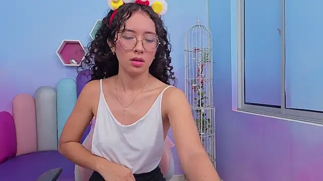 Snapshot of Sasha-Monroe chatting on 12-15-25, 11:53 Sasha-Monroe online show from 12-15-25, 11:53