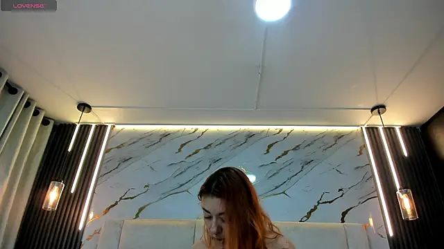 Snapshot of EmilyyRed chatting on 11-13-25, 07:24 EmilyyRed online show from 11-13-25, 07:24