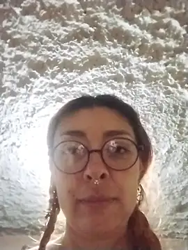 Snapshot of EmilyyRed chatting on 11-28-25, 03:58 EmilyyRed online show from 11-28-25, 03:58