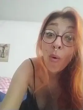 Snapshot of EmilyyRed chatting on 12-17-25, 02:12 EmilyyRed online show from 12-17-25, 02:12