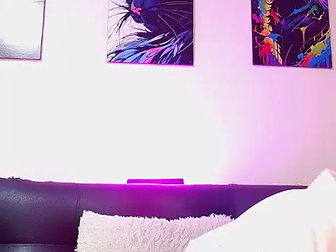 Snapshot of Caroline_Jons chatting on 11-12-25, 01:00 Caroline Jons online show from 11-12-25, 01:00