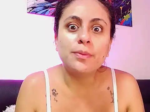 Snapshot of Caroline_Jons chatting on 11-15-25, 01:18 Caroline Jons online show from 11-15-25, 01:18