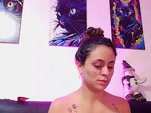 Snapshot of Caroline_Jons chatting on 11-24-25, 01:33 Caroline Jons online show from 11-24-25, 01:33