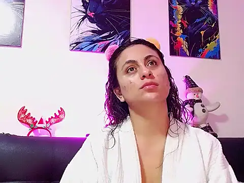 Snapshot of Caroline_Jons chatting on 11-25-25, 10:26 Caroline Jons online show from 11-25-25, 10:26