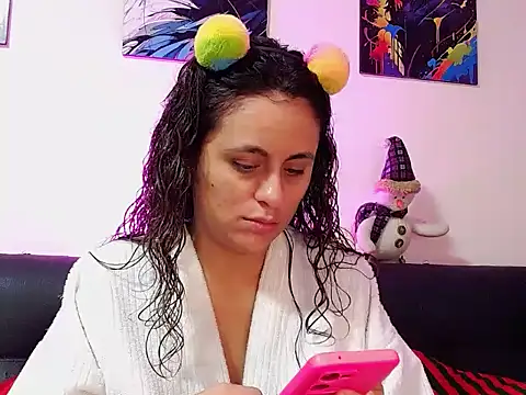 Snapshot of Caroline_Jons chatting on 11-28-25, 01:03 Caroline Jons online show from 11-28-25, 01:03