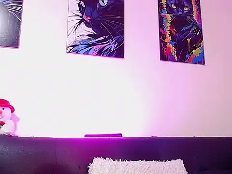 Snapshot of Caroline_Jons chatting on 12-01-25, 01:05 Caroline Jons online show from 12-01-25, 01:05