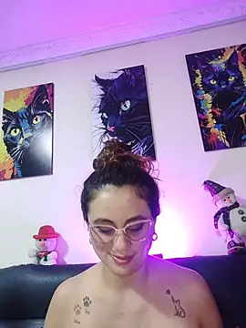 Snapshot of Caroline_Jons chatting on 12-14-25, 10:42 Caroline Jons online show from 12-14-25, 10:42