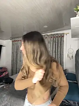 Snapshot of sarah_honey__ chatting on 10-28-25, 10:52 sarah honey online show from 10-28-25, 10:52