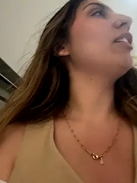 Snapshot of sarah_honey__ chatting on 11-03-25, 01:56 sarah honey online show from 11-03-25, 01:56