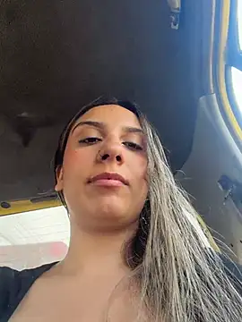 Snapshot of sarah_honey__ chatting on 12-15-25, 03:05 sarah honey online show from 12-15-25, 03:05