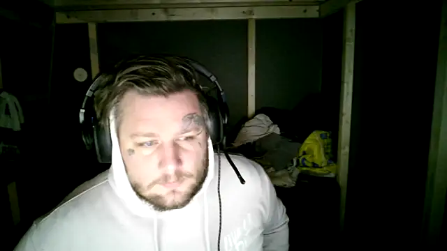 Snapshot of SWEDEN933 chatting on 10-29-25, 03:20 SWEDEN933 online show from 10-29-25, 03:20