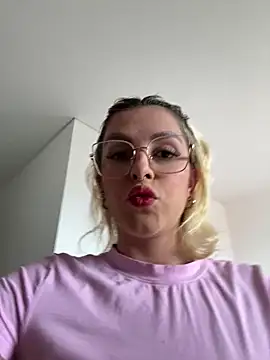 Snapshot of loremusis- chatting on 11-06-25, 07:37 loremusis- online show from 11-06-25, 07:37