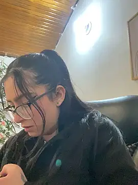 Snapshot of Kloe_Novoa chatting on 10-29-25, 02:08 Kloe Novoa online show from 10-29-25, 02:08