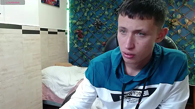 Snapshot of Garuo_18 chatting on 11-12-25, 03:18 Garuo 18 online show from 11-12-25, 03:18