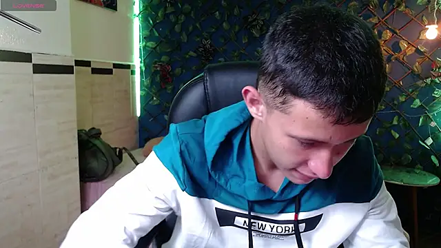 Snapshot of Garuo_18 chatting on 11-16-25, 03:12 Garuo 18 online show from 11-16-25, 03:12