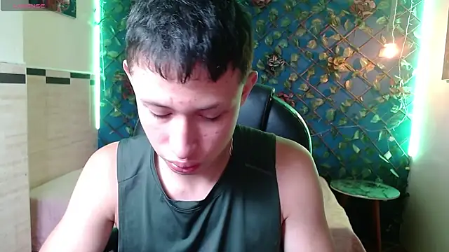 Snapshot of Garuo_18 chatting on 11-18-25, 03:12 Garuo 18 online show from 11-18-25, 03:12