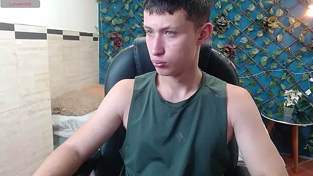 Snapshot of Garuo_18 chatting on 11-20-25, 03:07 Garuo 18 online show from 11-20-25, 03:07