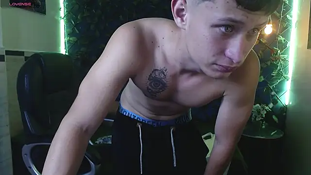 Snapshot of Garuo_18 chatting on 12-03-25, 07:23 Garuo 18 online show from 12-03-25, 07:23