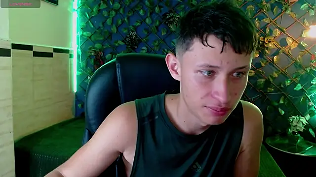 Snapshot of Garuo_18 chatting on 12-05-25, 06:59 Garuo 18 online show from 12-05-25, 06:59