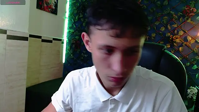 Snapshot of Garuo_18 chatting on 12-17-25, 02:06 Garuo 18 online show from 12-17-25, 02:06