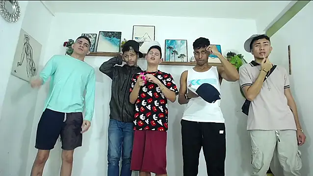 Hot Boys Latinos X online show from 01-18-26, 07:28