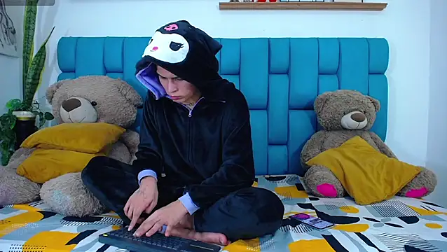 Hot Boys Latinos X online show from 03-20-26, 02:00