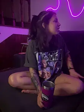 Hannahinfame online show from 11-11-25, 05:29