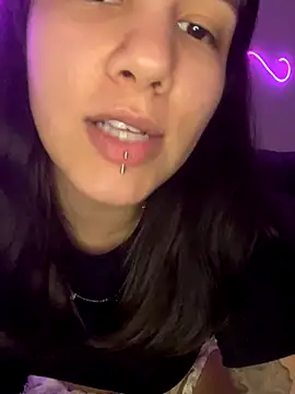 Hannahinfame online show from 11-19-25, 04:01