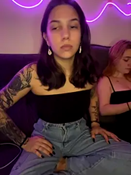 Hannahinfame online show from 11-20-25, 05:07