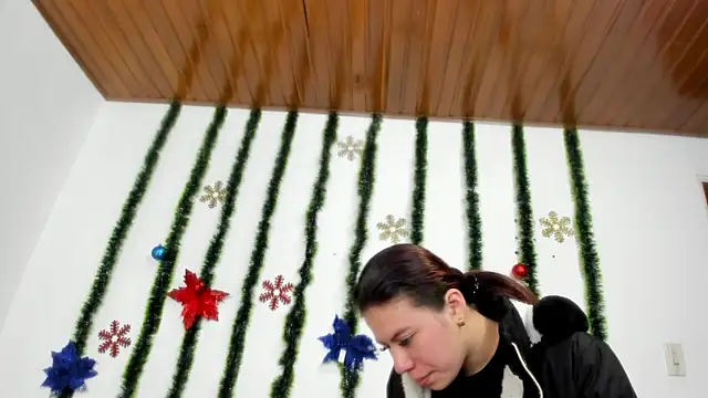 Vanessa Martinz online show from 11-24-25, 12:16