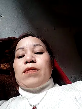 Snapshot of Gwen-n chatting on 11-16-25, 04:07 Gwen-n online show from 11-16-25, 04:07