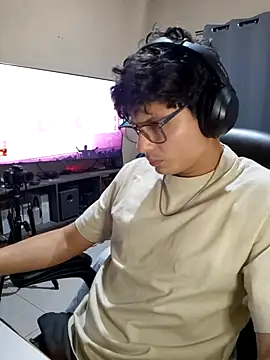 Snapshot of Ais_B10 chatting on 11-23-25, 02:22 Ais B10 online show from 11-23-25, 02:22