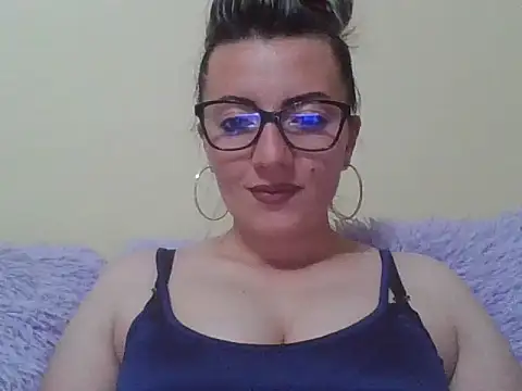 Snapshot of blondinaali chatting on 10-26-25, 03:18 blondinaali online show from 10-26-25, 03:18