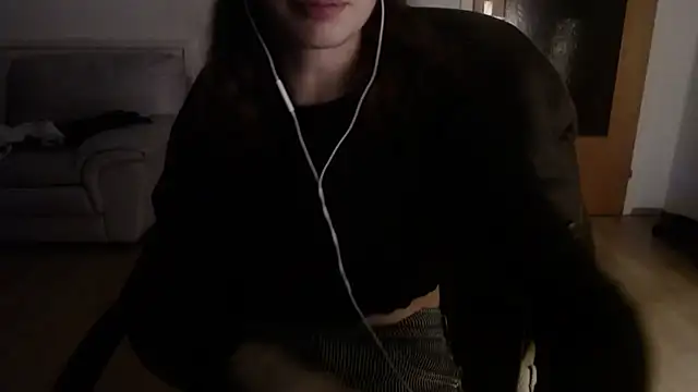 Snapshot of bellefleurrr chatting on 11-11-25, 11:05 bellefleurrr online show from 11-11-25, 11:05