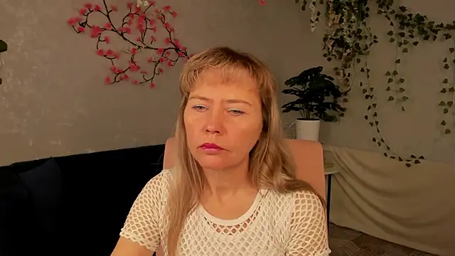 Carla Vogue online show from 11-17-25, 03:12