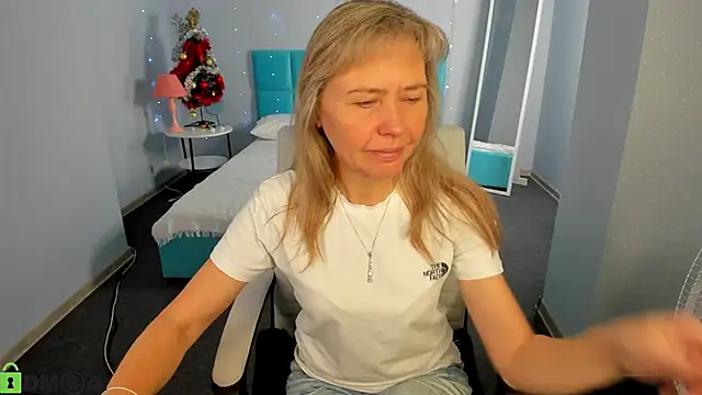 Carla Vogue online show from 01-06-26, 02:04