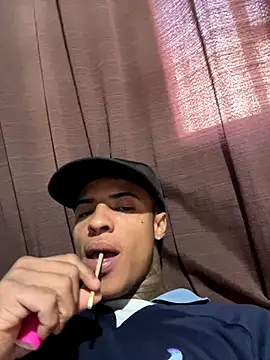 Snapshot of Guilps chatting on 10-24-25, 01:40 Guilps online show from 10-24-25, 01:40