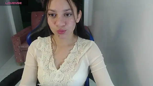 Snapshot of velvetvixen_t chatting on 11-10-25, 12:59 velvetvixen t online show from 11-10-25, 12:59