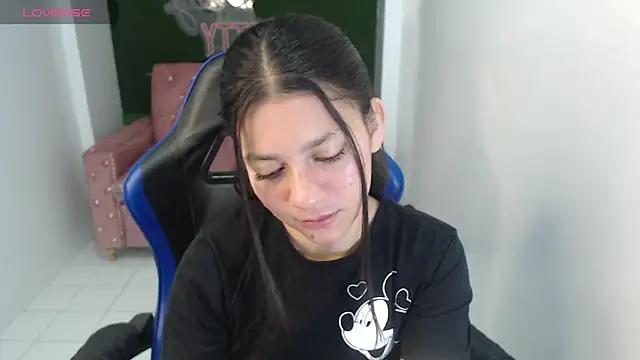 Snapshot of velvetvixen_t chatting on 11-15-25, 12:45 velvetvixen t online show from 11-15-25, 12:45