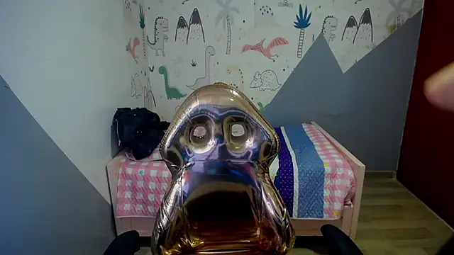 Snapshot of velvetvixen_t chatting on 12-14-25, 01:05 velvetvixen t online show from 12-14-25, 01:05