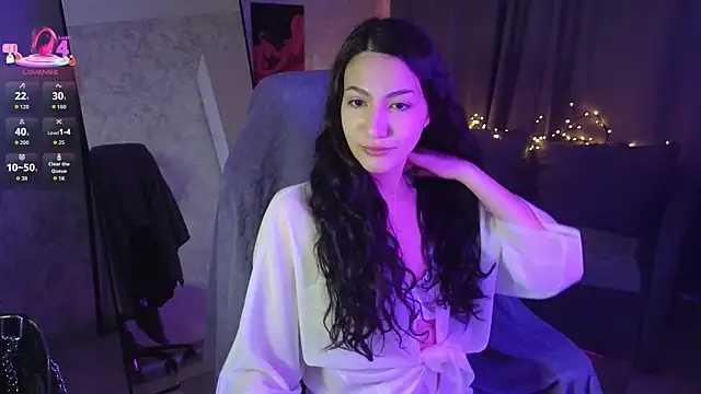 Snapshot of Mulan_Lo chatting on 11-17-25, 08:14 Mulan Lo online show from 11-17-25, 08:14