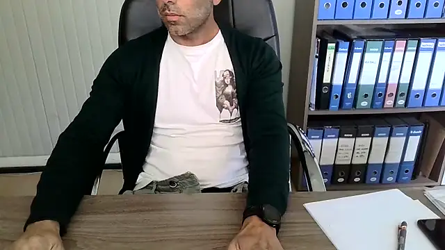 Snapshot of Evasionee chatting on 10-24-25, 01:18 Evasionee online show from 10-24-25, 01:18