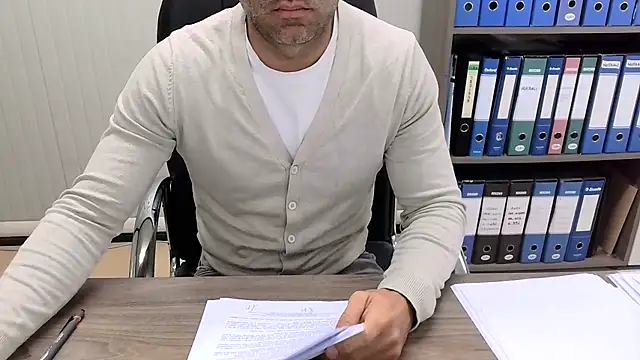 Snapshot of Evasionee chatting on 10-27-25, 07:23 Evasionee online show from 10-27-25, 07:23