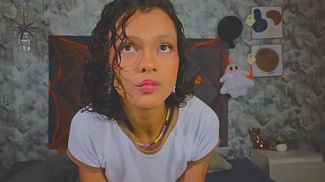 Snapshot of Indi_rave chatting on 10-27-25, 01:37 Indi rave online show from 10-27-25, 01:37