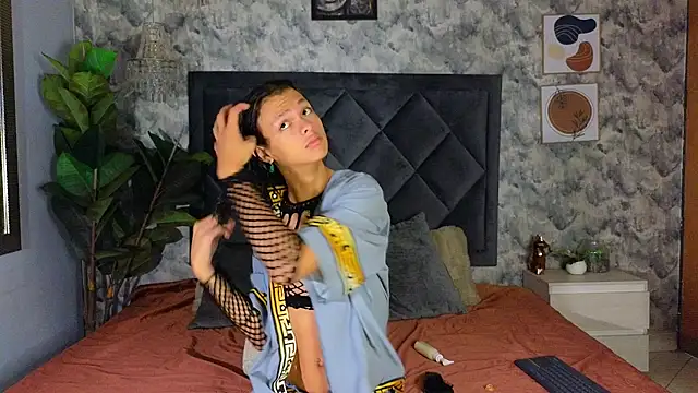 Snapshot of Indi_rave chatting on 11-19-25, 12:49 Indi rave online show from 11-19-25, 12:49