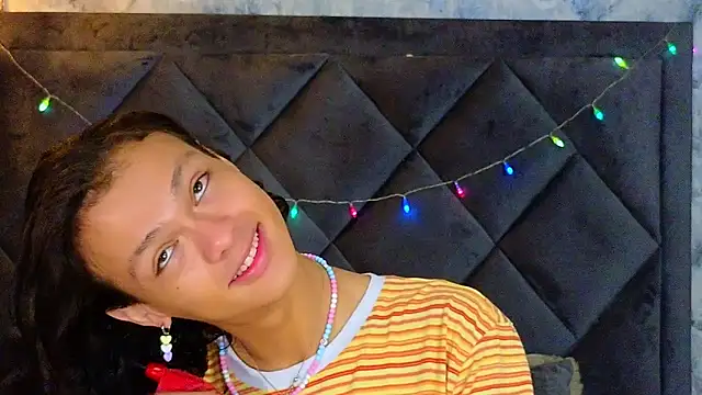 Snapshot of Indi_rave chatting on 11-26-25, 01:01 Indi rave online show from 11-26-25, 01:01