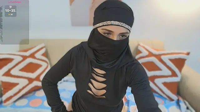 Snapshot of Lailaa_lush chatting on 10-31-25, 07:42 Lailaa lush online show from 10-31-25, 07:42