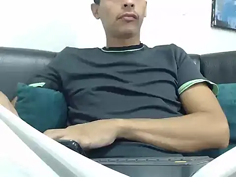 Snapshot of wiltom_ chatting on 11-23-25, 03:39 wiltom online show from 11-23-25, 03:39