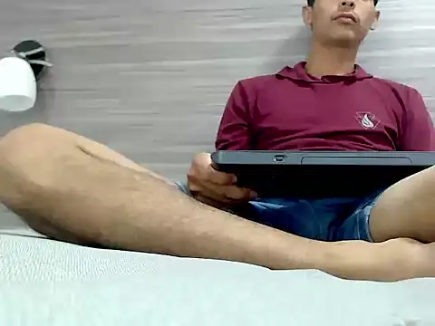 Snapshot of wiltom_ chatting on 11-26-25, 04:57 wiltom online show from 11-26-25, 04:57